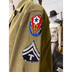 Vintage U.S. Army Green Wool Field Shirt Jacket With Patches 15-32 Authentic Ori